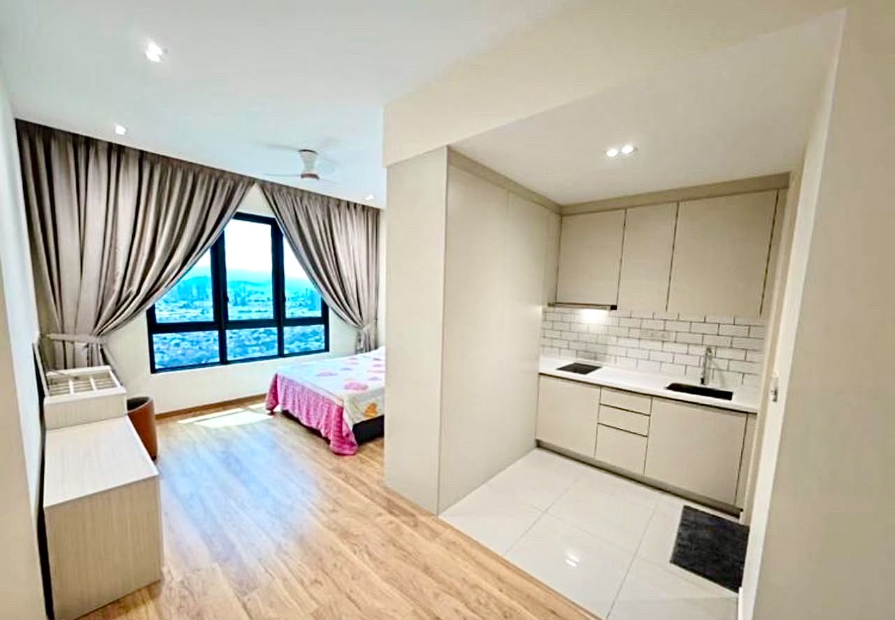 Separate bedroom suite with fitted kitchenette